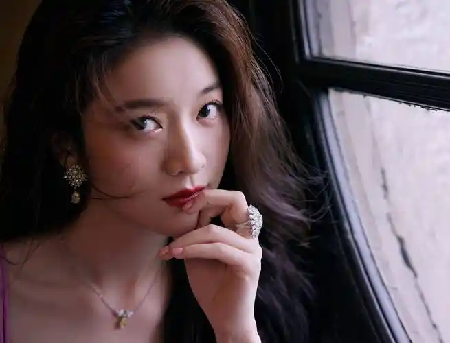 张雪迎粉色礼服亮相_目光_娱乐_图片