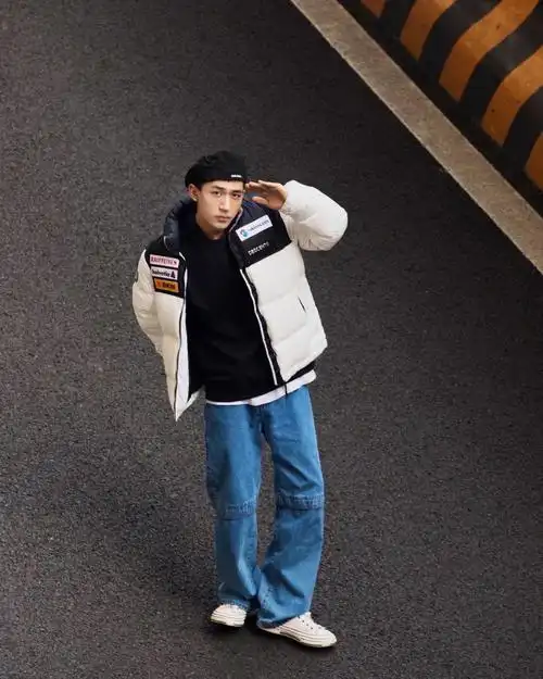 王安宇在朝我敬礼诶