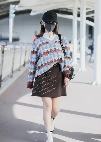 1 / 12 2019年11月10日,北京,杨蓉机场街拍.