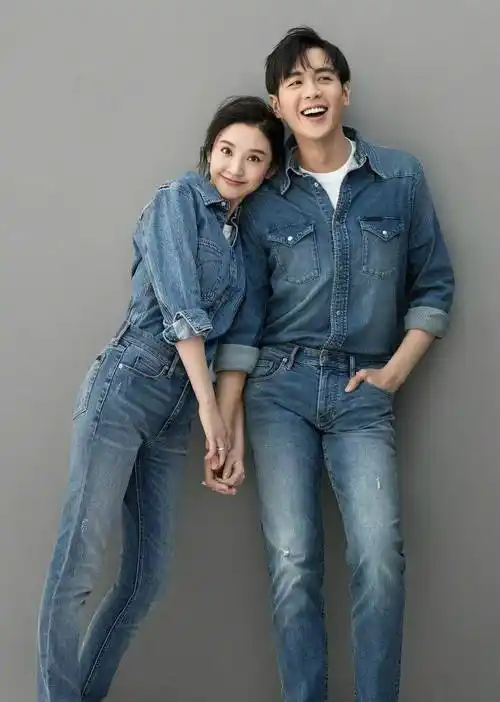 赵丽颖冯绍峰因拍戏,鹿晗关晓彤聚会相识,他俩却因一起交通事故__恋情