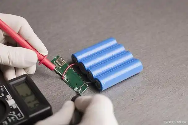 石墨烯电池是一种新型的锂离子电池,具有较高的能量密度,长循环寿命和