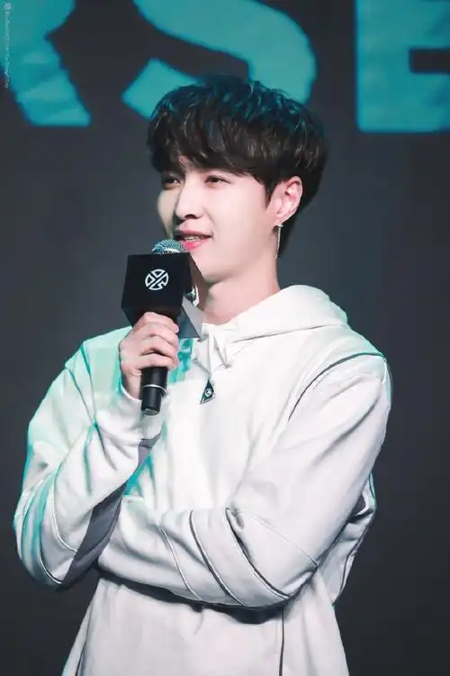 张艺兴代言匡威##张艺兴[超话]