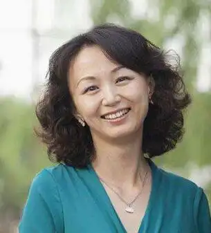 时尚奶奶卷发发型图片 让老年女性显年轻的卷发发型