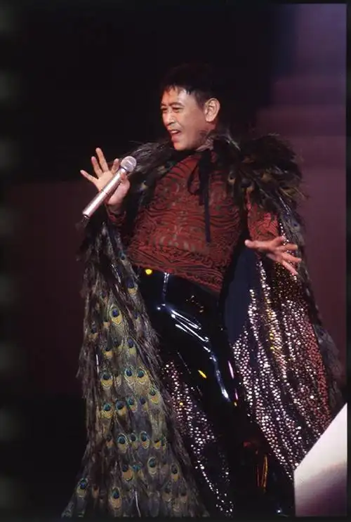 怀念!70年代香港乐坛巨星罗文离世18周年,一生传奇爱提携后辈