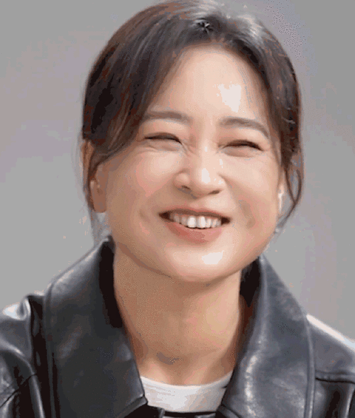 还是那个笑起来有两个梨涡的贾玲##贾玲笑起来还是熟悉的感觉