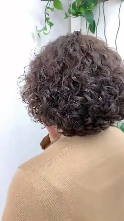 一款极度受损发质短发热烫,喜欢双击评论,感谢支持,感谢!