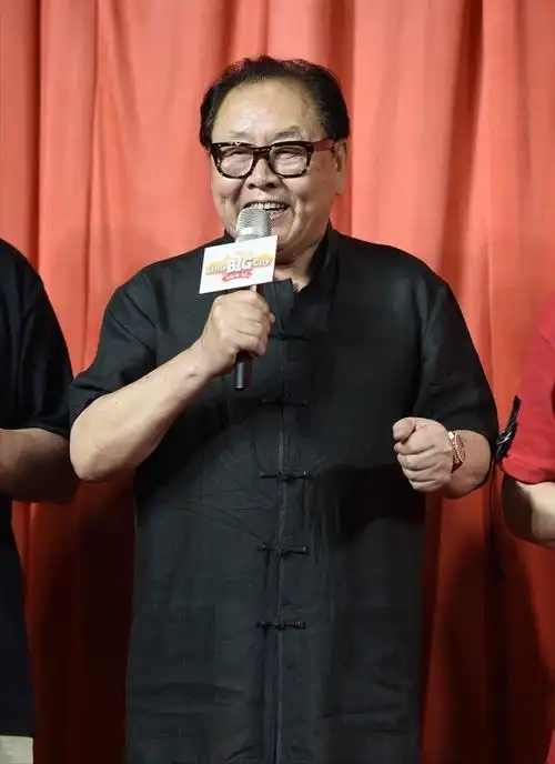 "猪八戒"马德华:戏里好色懒惰,戏外娶"嫦娥"相守48年零绯闻