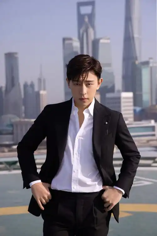 2021年了邓伦粉来看看大帅哥