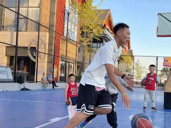 滇池小镇暑期篮球班