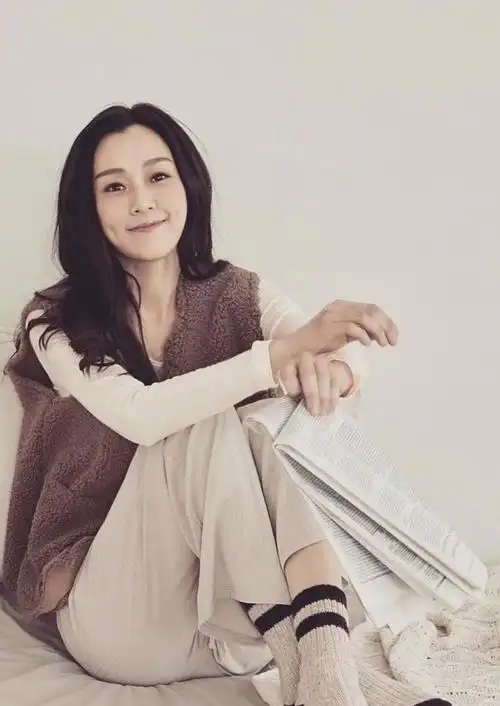 衬衫搭背带裤温柔甜美,在家就能调教老公|范玮琪|背带裤|身材_新浪