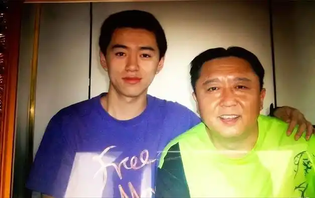 栾树弹钢琴伴奏,于谦正把自己的人脉介绍给干儿子|谢楠|相声|孙越