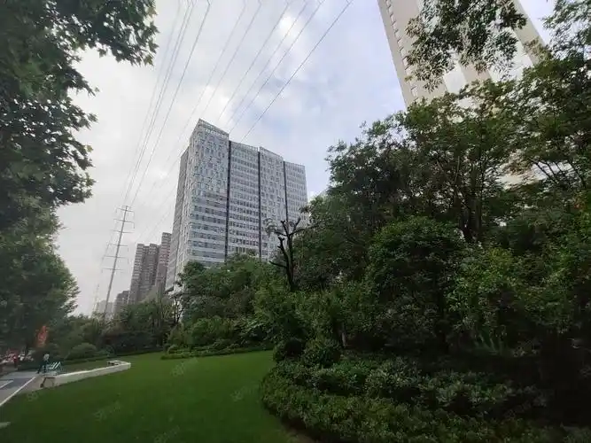 【8图】科技路地铁口 新世纪大厦 135平米精装带家具2加1 可自控,西安