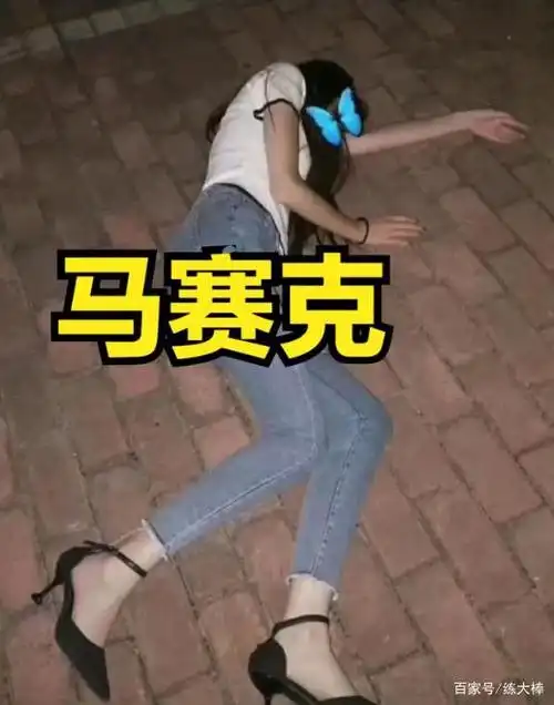 酒吧外经常有喝醉的妹子躺马路就睡了,不知道是谁的女儿谁的妈妈