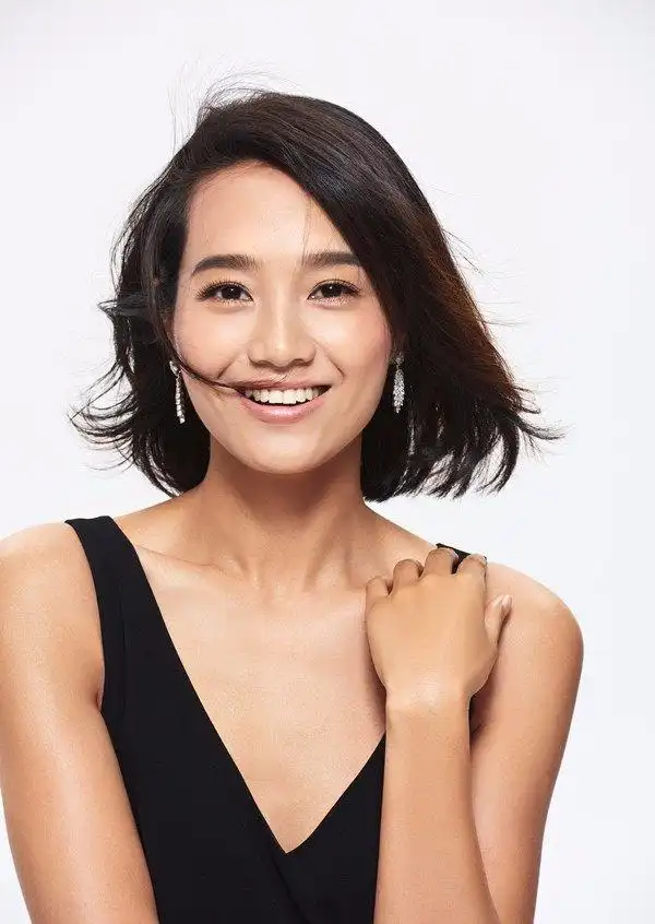 她离开了浙江卫视去湖南卫视干得一般般,被何炅汪涵