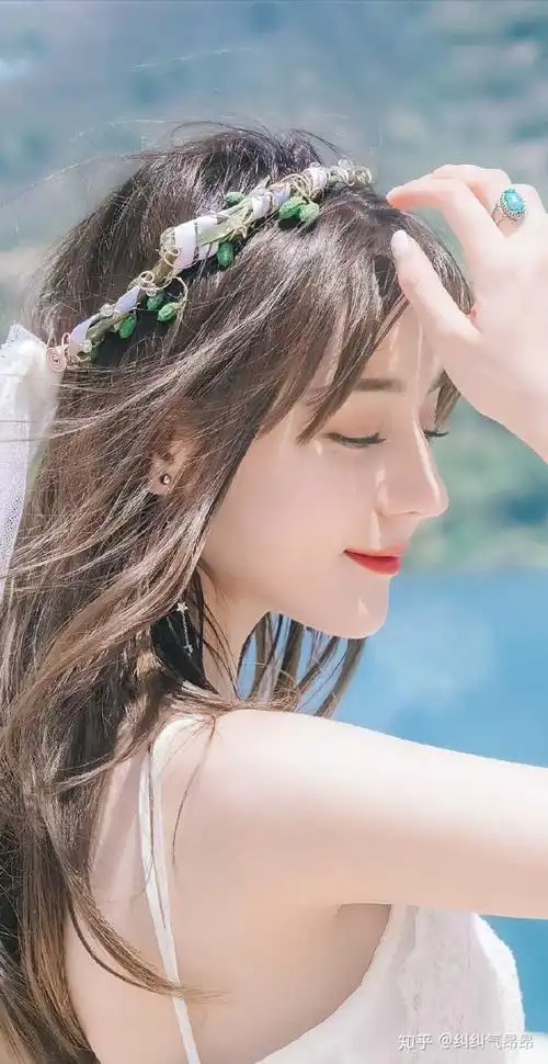 各位爱丽丝有没有迪丽热巴的美照?