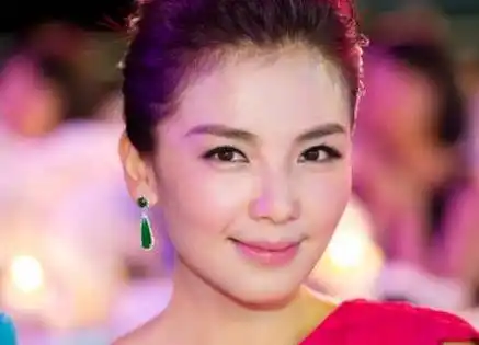 "男阔金,女阔银,阔头姑娘难得寻"有此面相的女人既招财又旺夫_脑门