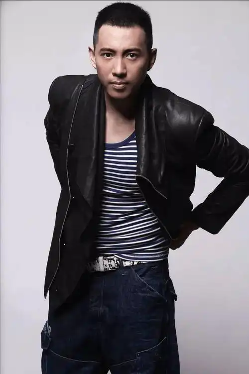 原创谷智鑫凭借我是特种兵走红拍戏坠马瘫痪女友照顾他8年