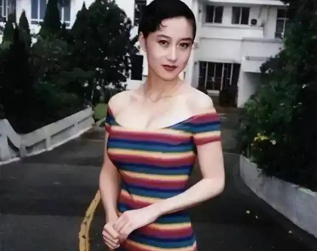 62岁利智近照惊现网络:颜值身材大变,网友直呼认不出