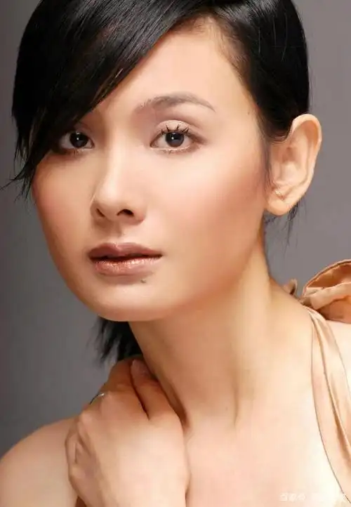 程莉莎,中国内地女演员,郭晓东的妻子,美丽漂亮气质优雅!