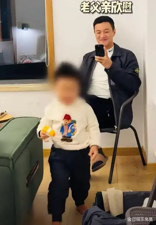 朱丹带两个孩子探班,3岁儿子帮爸爸刮胡子,周一围笑出一脸褶子