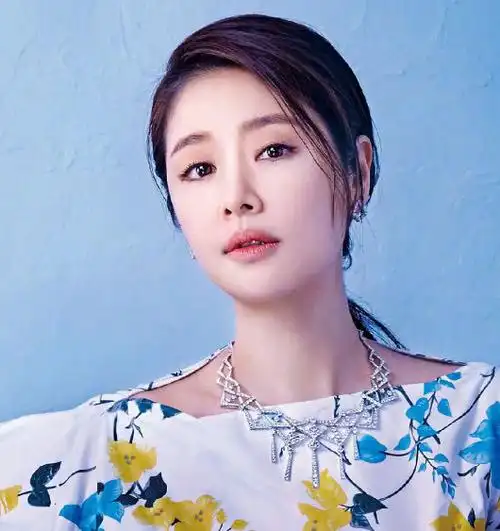 林心如难得晒出来一张素颜照,没有经过修饰的照片露出真人像!