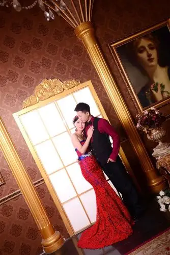 敬邀:各位亲朋好友 新郎:肖景飞 新娘:朱洁洁 在这温馨浪漫,喜悦