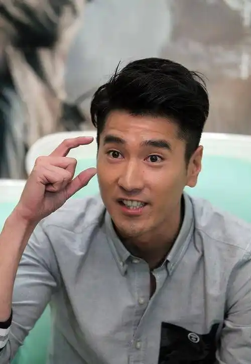 赵又廷:我们俩只要一回家就会狂说话,爱你的人,总是话很多_交流_镜头_