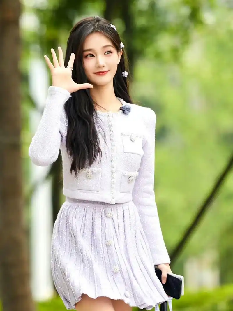 李一桐小夹子发型好看