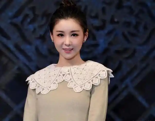 纪实李小萌颜值高长相甜美出道20多年不拍吻戏年近40仍像18岁