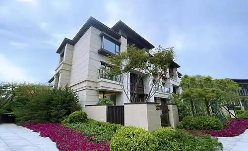 临沂神秘富豪家族全款购入5套滨河别墅!1500万!当真只是.