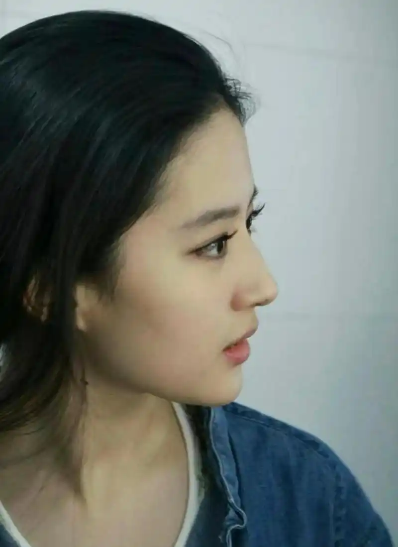 刘亦菲侧颜合集,鼻子有个小驼峰,传说中的天选之鼻,老天爷赏饭吃的