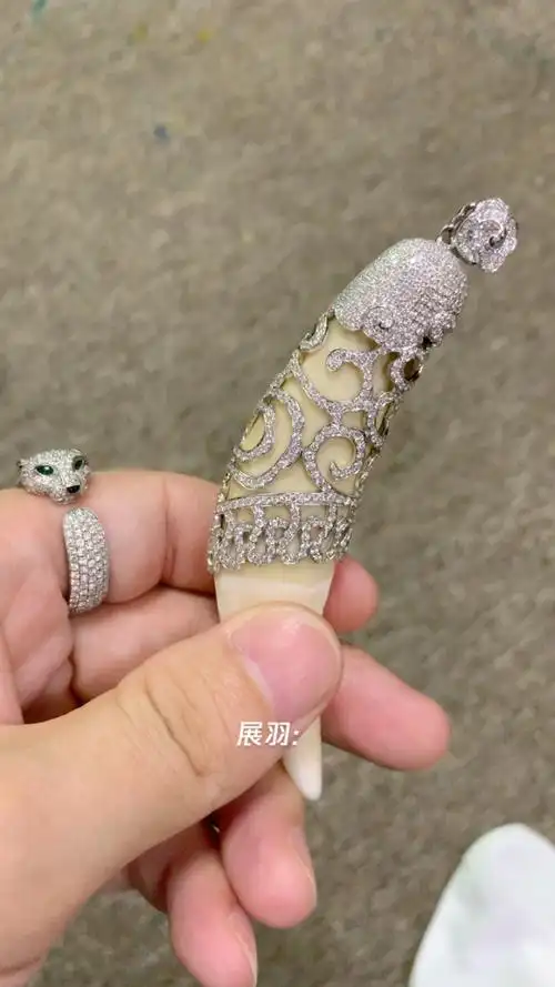 虎牙满钻项链,霸气