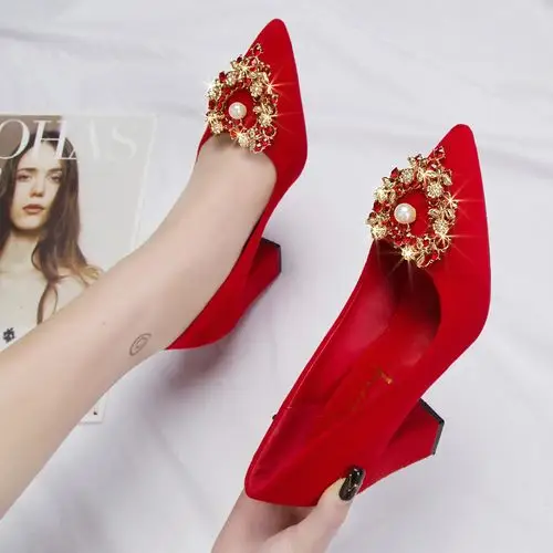 秀禾鞋婚鞋女2020新款尖头粗跟单鞋结婚高跟鞋红色婚纱夏宴会新娘