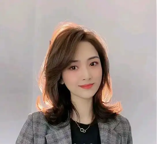 30岁40岁50岁女性发型这样剪时尚精致显年轻