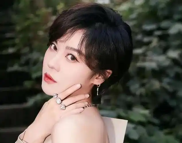 7位超女现状差别大,李宇春周笔畅至今未婚,郁可唯逆袭