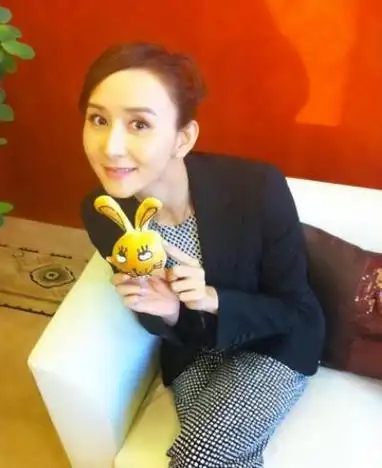 回顾胡静嫁马来西亚豪门丈夫为了不和她分房睡竟割掉扁桃体