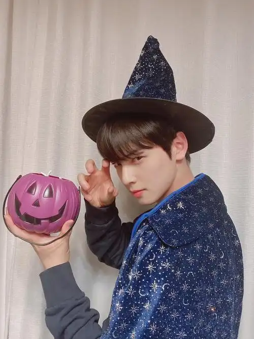 来看丑男车银优