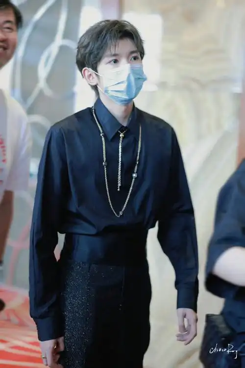 王源的腰夺命的刀