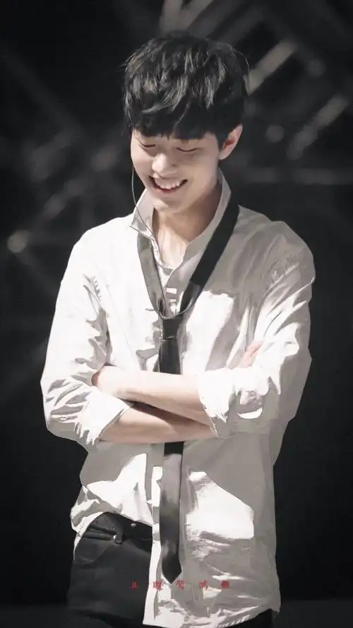 小奶精肖战在舞台上超a的