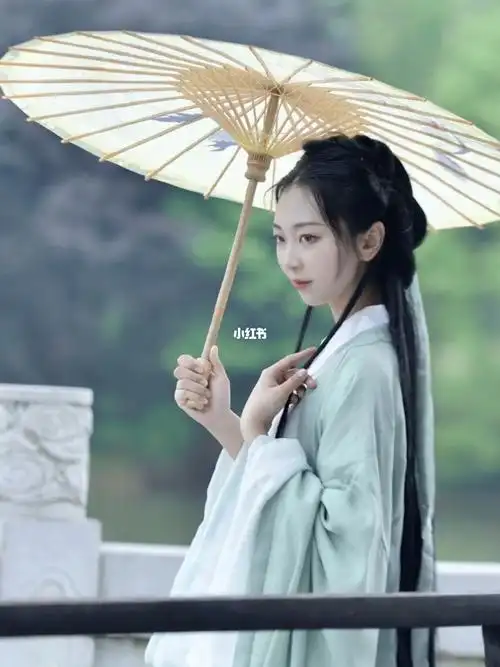 简单到有手就会的清冷感披发汉服发型