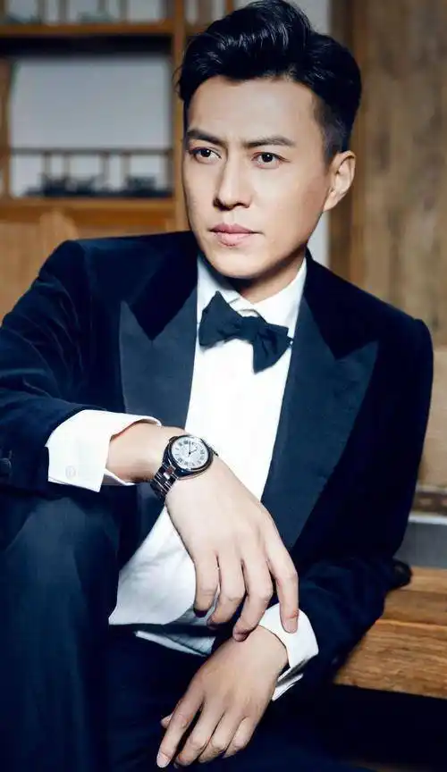 中国越老越有男人味的男明星,胡歌只能排在第三位_靳东_气质_魅力十足