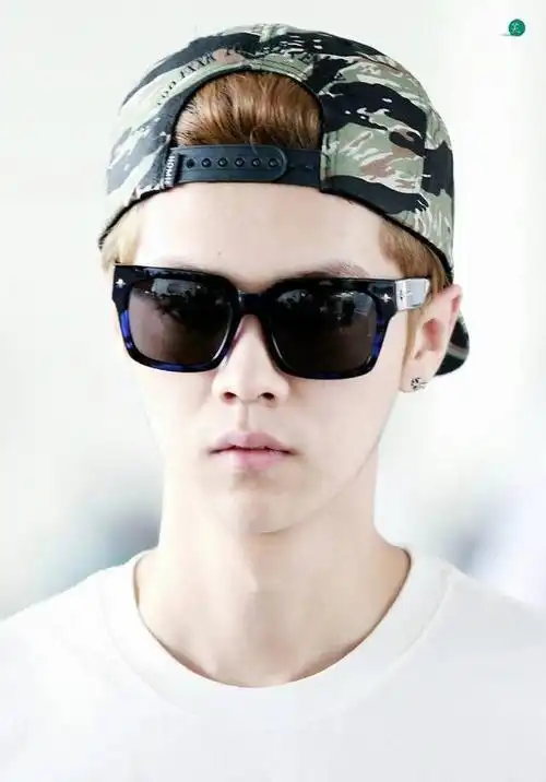 鹿晗戴墨镜合集,要不要这么帅?