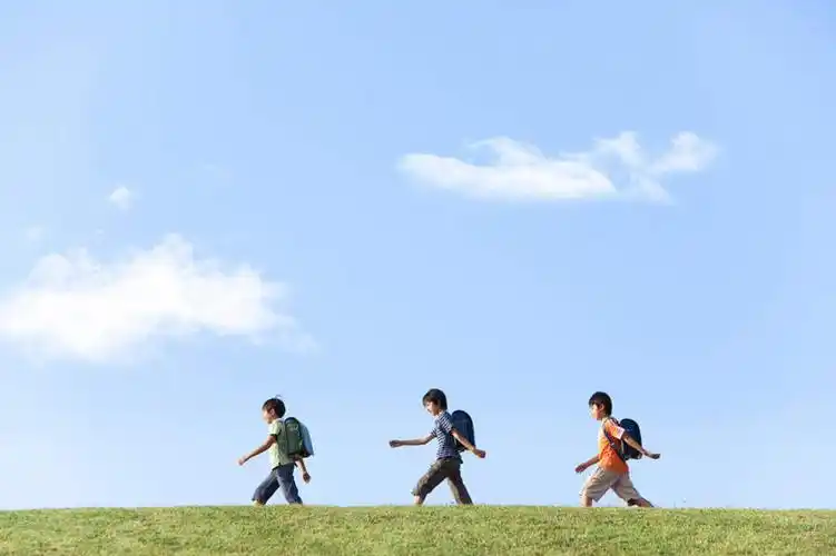 东方人,儿童,三个人,伙伴,朋友,走,横图,室外,白