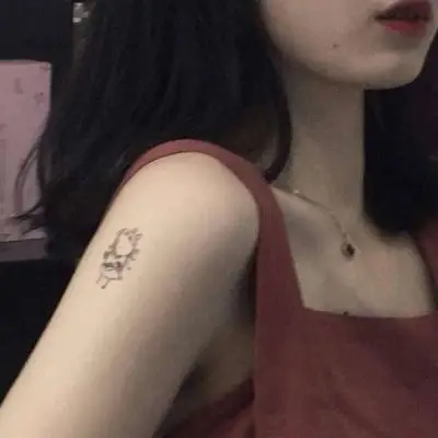 骚气的头像女生高清露肩污一点的女生头像