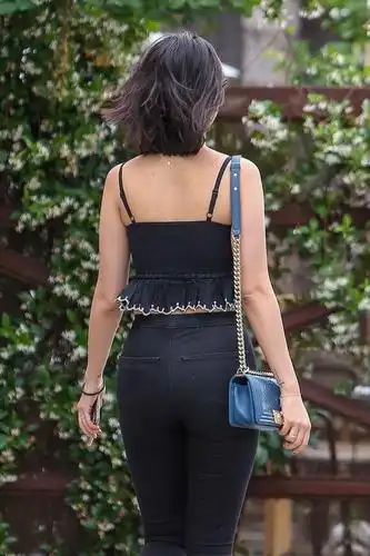 c罗前绯闻女友埃扎·冈萨雷斯出街,身材绝佳气质不俗