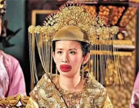 故事:貌美的王后生下皇子后"变成"丑八怪,女厨解释:激素紊乱