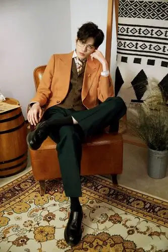 毕雯珺西装优雅绅士风写真图片