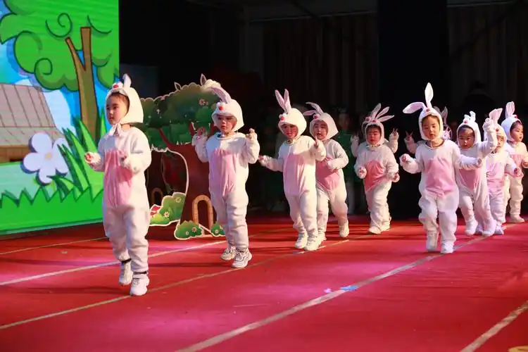 汇丰附属幼儿园"守初心·蕴底色·赏真彩·建乐园"情景剧——红果果班