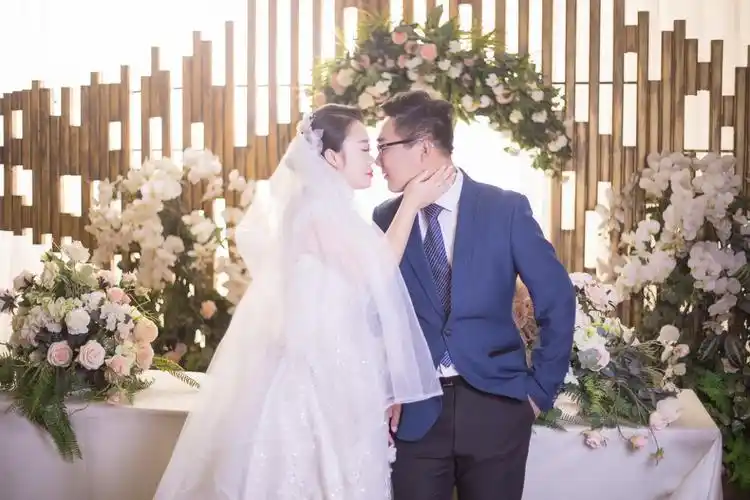 郭峰,孙佳结婚请柬吉日:2019-03-14      倒计时: 幸福时刻!