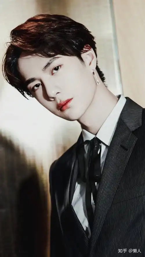 可以分享一些王一博让路人惊艳的照片吗? - 知乎